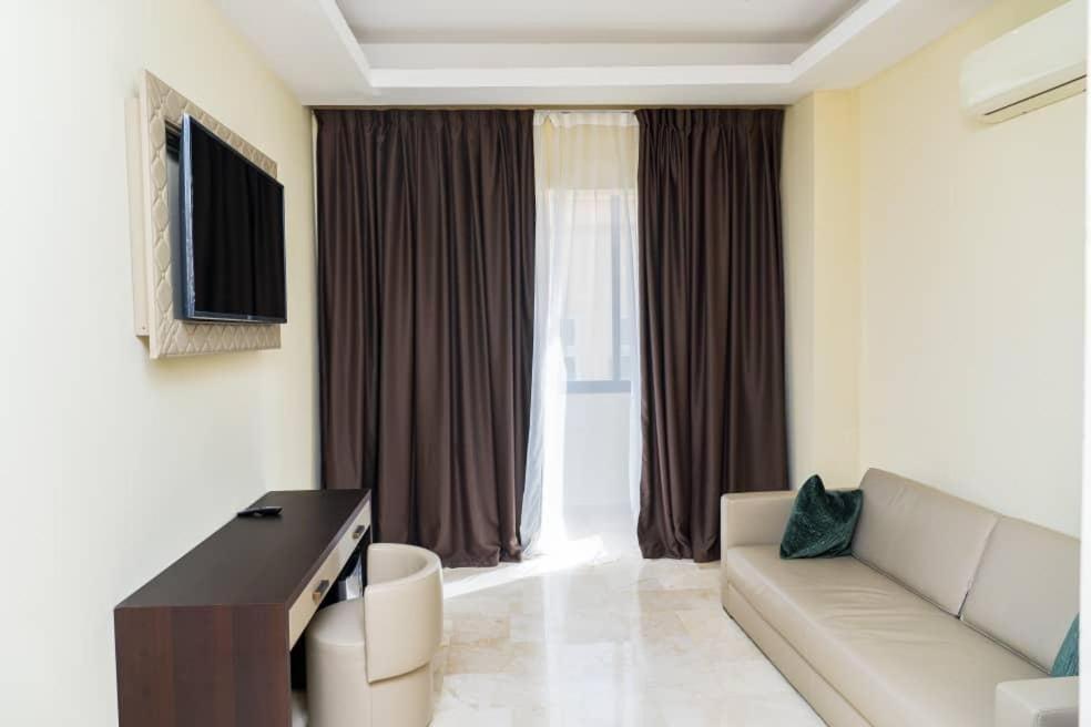 דקר Hotel Bachou מראה חיצוני תמונה